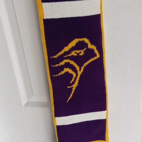 New!!! Laurier Golden Hawks Scarf Wilfrid Laurier University WLU - Picture 3 of 8